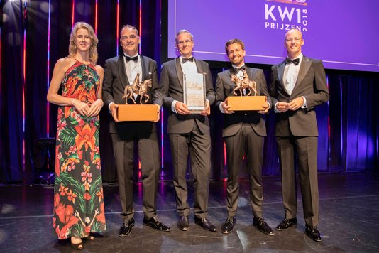 staatssecretaris van Economische Zaken en Klimaat Mona Keijzer, Biense Dijkstra, Bouwgroep Dijkstra Draisma B.V., Volkert Engelsman, CEO Eosta B.V., Bas van der Veldt, CEO AFAS Software en Klaas Knot, voorzitter van de Koning Willem I Stichting. Fotograaf: Maarten Huisman